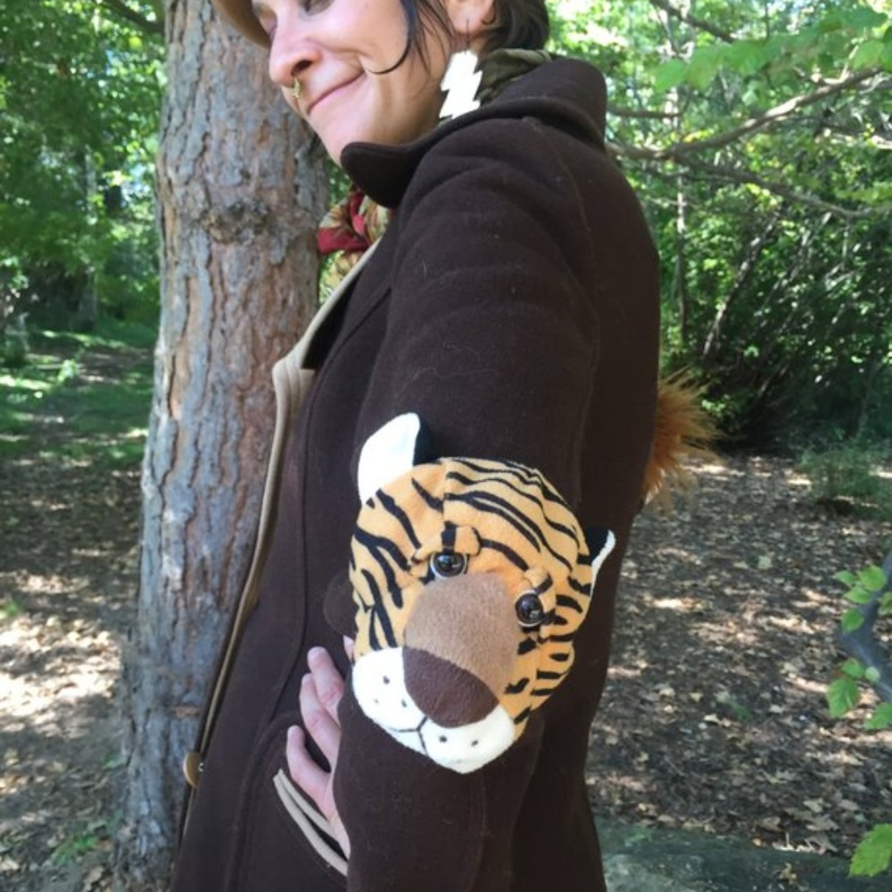 This jacket has tiger elbow pads! - Picture 2 of 5